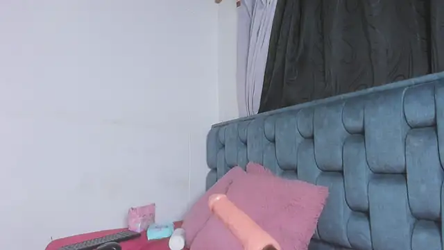 Snapshot of Roxy-Smith chatting on 4, 2, 2026 Roxy-Smith online show from 4, 2, 2026