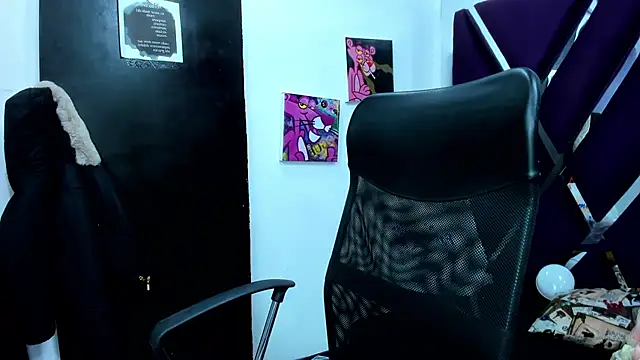 Snapshot of Paris_Petit chatting on 21, 7, 2026 Paris Petit online show from 21, 7, 2026