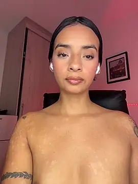 Laura fernandezII online show from 13, 2, 2026