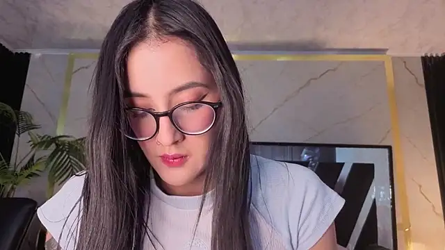 Snapshot of Princess_Violett chatting on 7, 5, 2026 Princess Violett online show from 7, 5, 2026