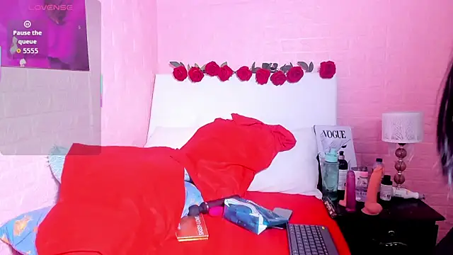 LYAA COLLINS  online show from 13, 11, 2025