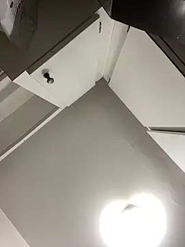 islandvybee55 online show from 12, 4, 2026