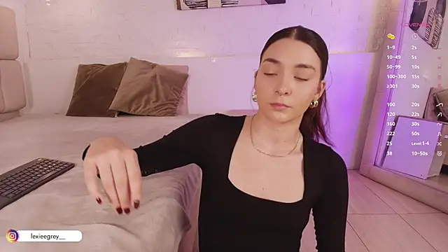 lexiee grey  online show from 5, 3, 2025