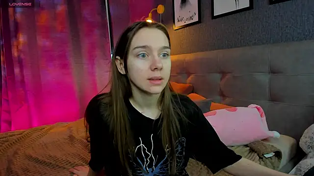 Lesi Moonie01 online show from 4, 12, 2025