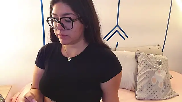 Snapshot of EsmeraldaSantoss chatting on 9, 12, 2024 EsmeraldaSantoss online show from 9, 12, 2024