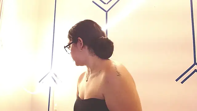 Snapshot of EsmeraldaSantoss chatting on 13, 12, 2024 EsmeraldaSantoss online show from 13, 12, 2024