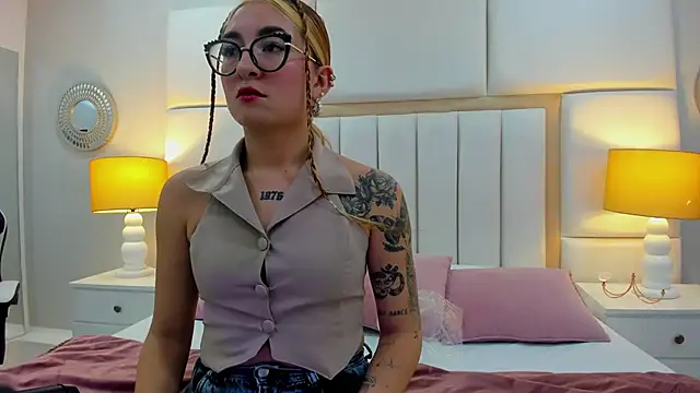 Snapshot of AmbarSantany chatting on 21, 2, 2025 AmbarSantany online show from 21, 2, 2025