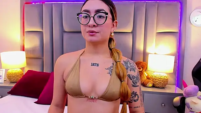 Snapshot of AmbarSantany chatting on 9, 9, 2025 AmbarSantany online show from 9, 9, 2025