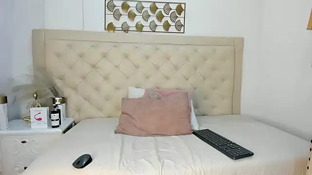  chloe adams online show from 25, 2, 2025