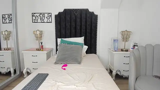  chloe adams online show from 15, 11, 2025