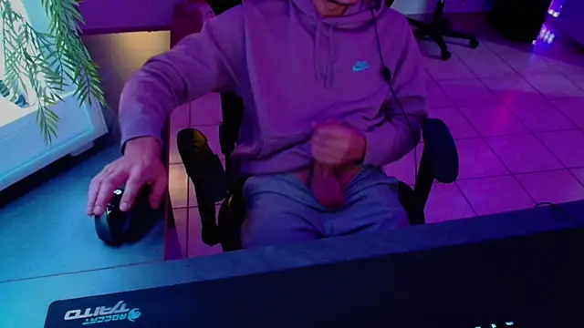 Snapshot of Vlad230323 chatting on 9, 12, 2024 Vlad230323 online show from 9, 12, 2024