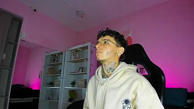 Ian Castillo  online show from 22, 11, 2025