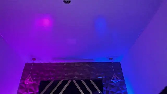 Ian Castillo  online show from 8, 4, 2026