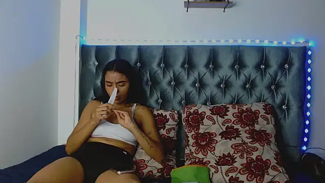 Snapshot of AntonellaAndNoah chatting on 7, 3, 2025 AntonellaAndNoah online show from 7, 3, 2025