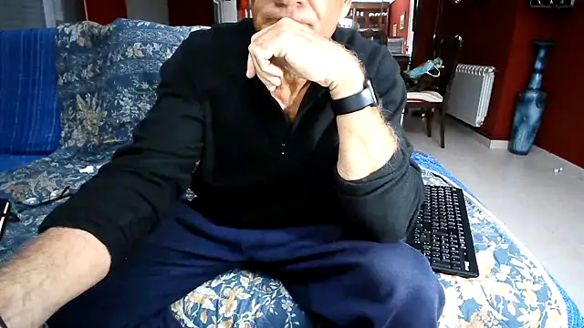 Snapshot of maduroguapo chatting on 8, 11, 2025 maduroguapo online show from 8, 11, 2025