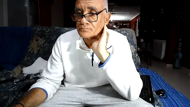 Snapshot of maduroguapo chatting on 14, 11, 2025 maduroguapo online show from 14, 11, 2025