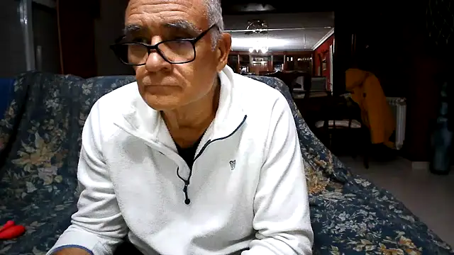 Snapshot of maduroguapo chatting on 3, 12, 2025 maduroguapo online show from 3, 12, 2025