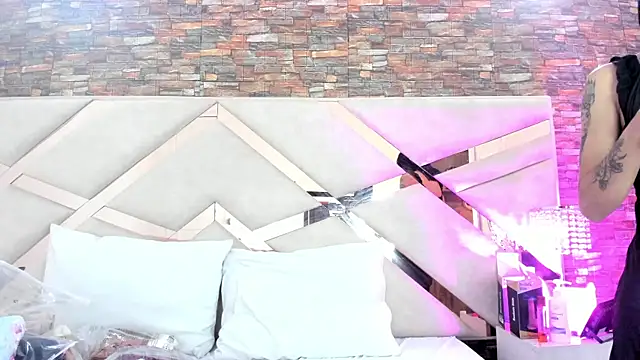 sophie pariss online show from 1, 11, 2025