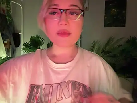 Snapshot of DaisyBooom chatting on 7, 2, 2026 DaisyBooom online show from 7, 2, 2026