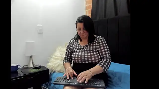 Evaaross 2345 online show from 22, 1, 2025