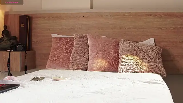 AliceShazaham  online show from 4, 3, 2026