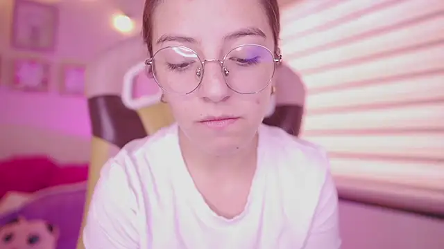 Snapshot of milly_kenner chatting on 17, 2, 2026 milly kenner online show from 17, 2, 2026