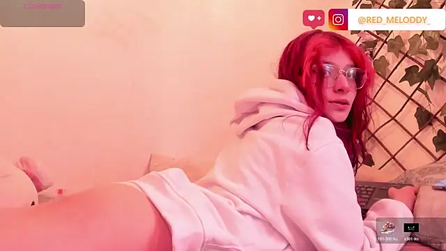 Snapshot of RedMeloddy chatting on 27, 10, 2025 RedMeloddy online show from 27, 10, 2025