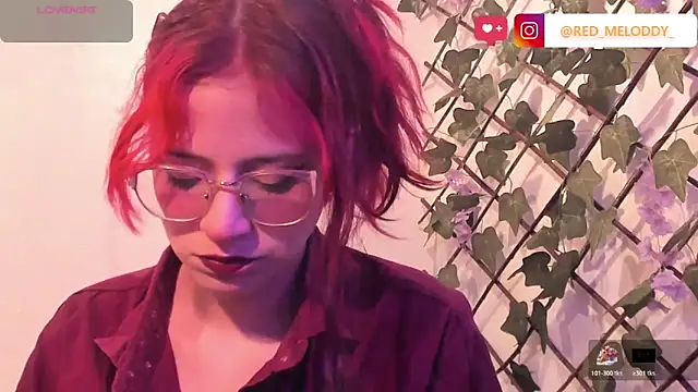 Snapshot of RedMeloddy chatting on 4, 11, 2025 RedMeloddy online show from 4, 11, 2025