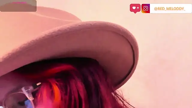 Snapshot of RedMeloddy chatting on 7, 11, 2025 RedMeloddy online show from 7, 11, 2025