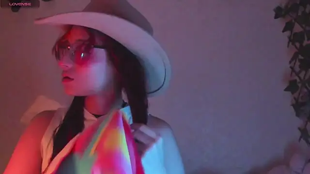 Snapshot of RedMeloddy chatting on 22, 11, 2025 RedMeloddy online show from 22, 11, 2025