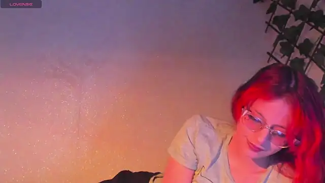 Snapshot of RedMeloddy chatting on 24, 11, 2025 RedMeloddy online show from 24, 11, 2025