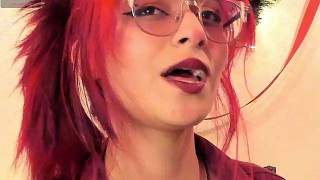 Snapshot of RedMeloddy chatting on 17, 12, 2025 RedMeloddy online show from 17, 12, 2025