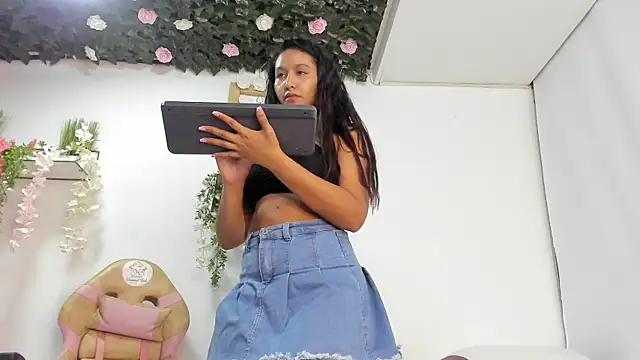 Snapshot of cute_mia23 chatting on 3, 12, 2024 cute mia23 online show from 3, 12, 2024