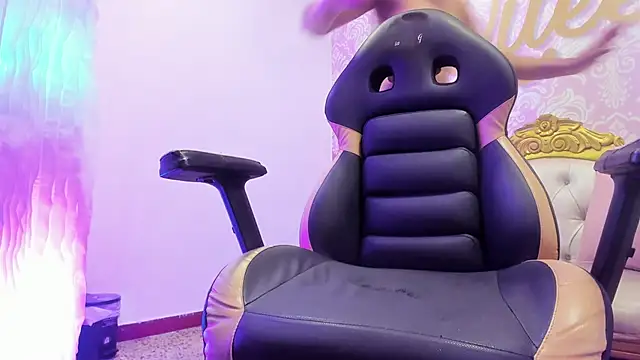 Snapshot of cute_mia23 chatting on 15, 2, 2025 cute mia23 online show from 15, 2, 2025