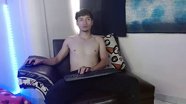Snapshot of nolanjay_ chatting on 8, 1, 2025 nolanjay online show from 8, 1, 2025