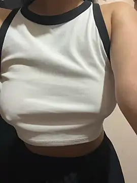 Snapshot of _riyaahahaha_ chatting on 11, 3, 2026 riyaahahaha online show from 11, 3, 2026