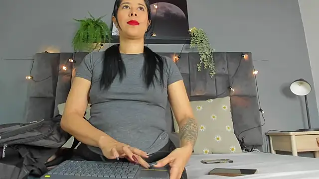 DulceAurora   online show from 8, 2, 2026