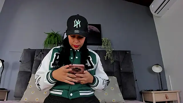 DulceAurora   online show from 10, 2, 2026