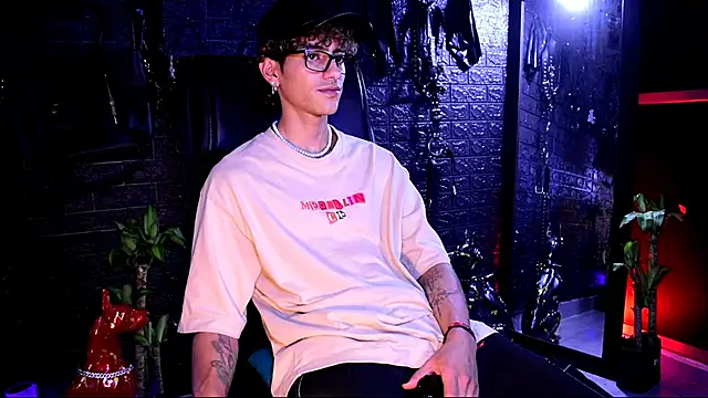 Snapshot of DemonKush-- chatting on 7, 11, 2025 DemonKush-- online show from 7, 11, 2025