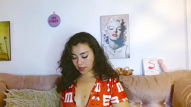 hinataleecs online show from 5, 1, 2025