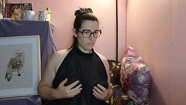 Snapshot of bella-louva chatting on 9, 6, 2026 bella-louva online show from 9, 6, 2026