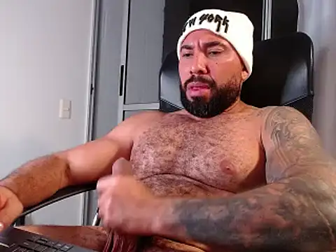 Snapshot of roman_muscle chatting on 6, 2, 2025 roman muscle online show from 6, 2, 2025