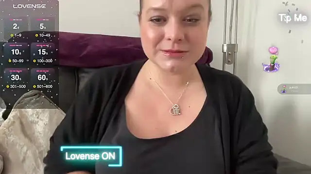 Snapshot of NaughtyWifeUK chatting on 6, 12, 2024 NaughtyWifeUK online show from 6, 12, 2024