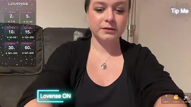 Snapshot of NaughtyWifeUK chatting on 6, 12, 2024 NaughtyWifeUK online show from 6, 12, 2024