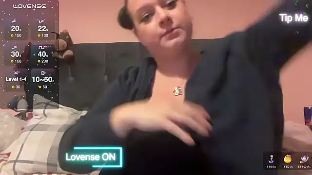 Snapshot of NaughtyWifeUK chatting on 13, 12, 2024 NaughtyWifeUK online show from 13, 12, 2024