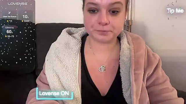 Snapshot of NaughtyWifeUK chatting on 14, 12, 2024 NaughtyWifeUK online show from 14, 12, 2024