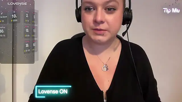 Snapshot of NaughtyWifeUK chatting on 5, 1, 2025 NaughtyWifeUK online show from 5, 1, 2025