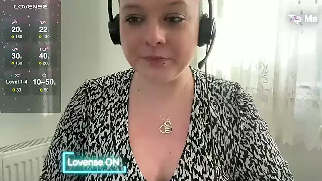 Snapshot of NaughtyWifeUK chatting on 7, 1, 2025 NaughtyWifeUK online show from 7, 1, 2025