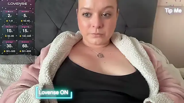 Snapshot of NaughtyWifeUK chatting on 17, 2, 2025 NaughtyWifeUK online show from 17, 2, 2025