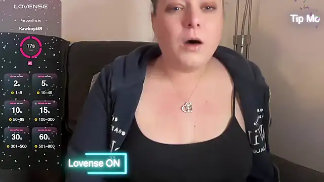 Snapshot of NaughtyWifeUK chatting on 5, 3, 2025 NaughtyWifeUK online show from 5, 3, 2025